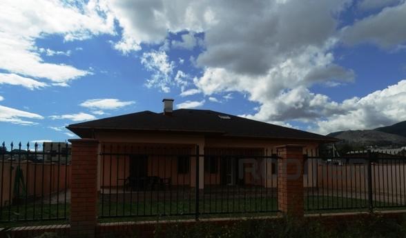 House in Italian style, 6 rooms, Sudak - apartment by the day