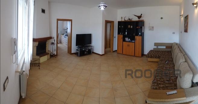 House in Italian style, 6 rooms, Sudak - apartment by the day