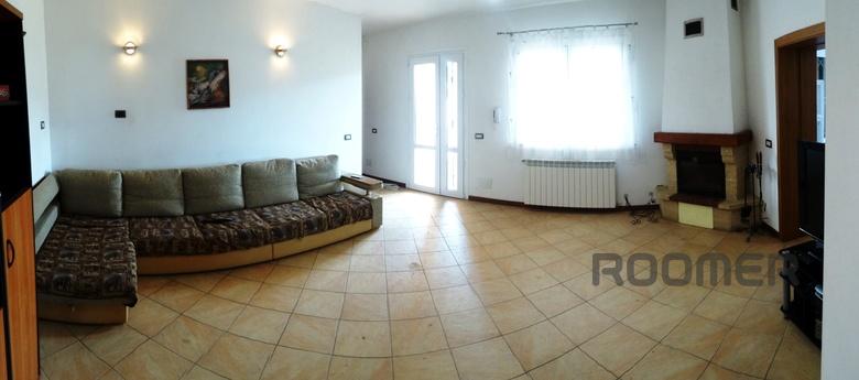 House in Italian style, 6 rooms, Sudak - apartment by the day