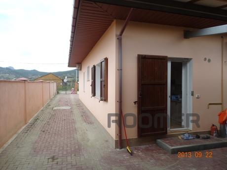 House in Italian style, 6 rooms, Sudak - apartment by the day