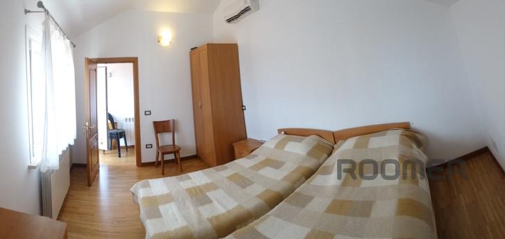House in Italian style, 6 rooms, Sudak - apartment by the day