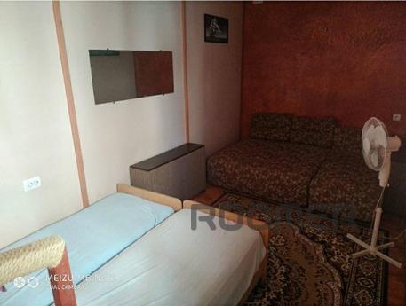 I rent rooms in a two-story cottage!, Ochakiv - apartment by the day