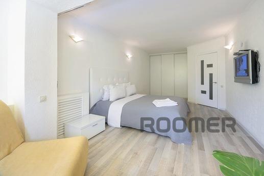 Rent apartments, proprietress! Renovated, near shopping cent