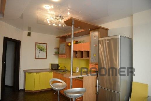 1 Bedroom bright studio, Tyumen - apartment by the day