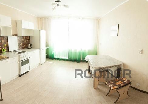 1 Bedroom bright apartment, Tyumen - apartment by the day