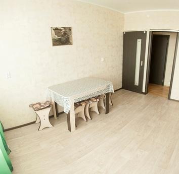 1 Bedroom bright apartment, Tyumen - apartment by the day