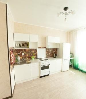 1 Bedroom bright apartment, Tyumen - apartment by the day