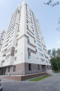 1 Bedroom bright apartment, Tyumen - apartment by the day
