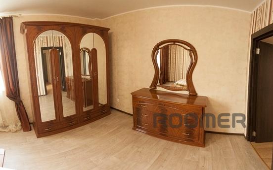 1 Bedroom bright apartment, Tyumen - apartment by the day