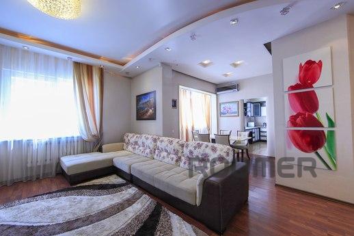 New World 3rd floor 3 bedroom apartment is located in the he