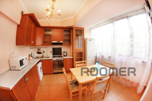 Bright apartment in the heart of Almaty, Almaty - apartment by the day