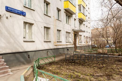 1 bedroom apartment near the metro, Moscow - apartment by the day