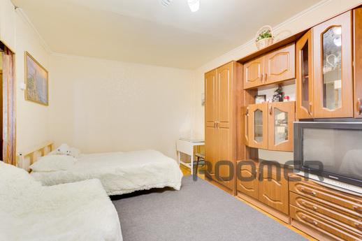 1 bedroom apartment near the metro, Moscow - apartment by the day
