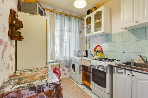 1 bedroom apartment near the metro, Moscow - apartment by the day