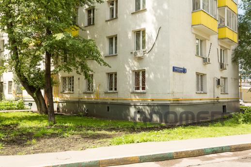 1 bedroom apartment near the metro, Moscow - apartment by the day