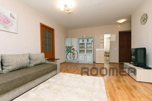 One-bedroom studio apartment. Walking distance to the object