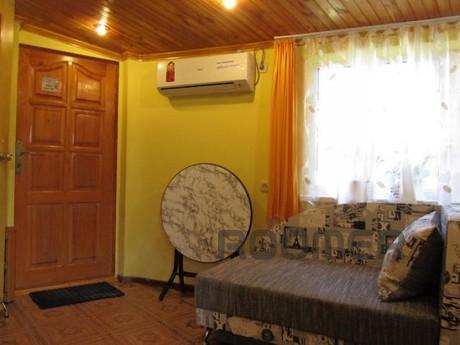 Cozy room in the private sector, Alupka - apartment by the day