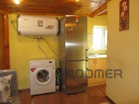 Cozy room in the private sector, Alupka - apartment by the day