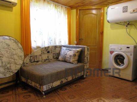 Cozy room in the private sector, Alupka - apartment by the day
