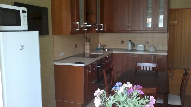 Excellent 3 bedroom apartment Oganova, Rostov-on-Don - apartment by the day