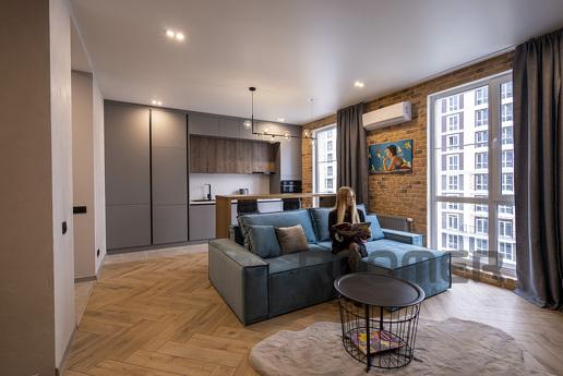 We present to you our new loft-style studio, renovated in au
