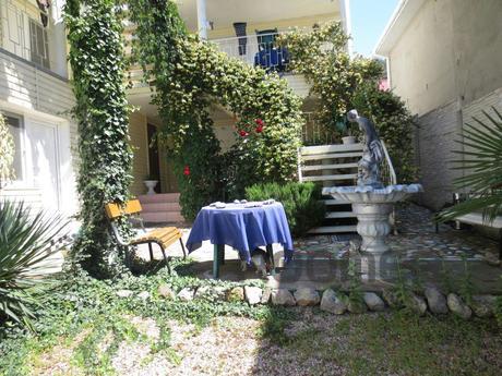 Guest House Lubava, Alushta - apartment by the day