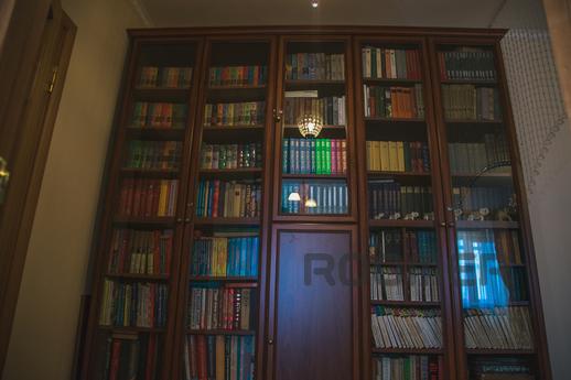 Apartment with a chic library, Astana - apartment by the day