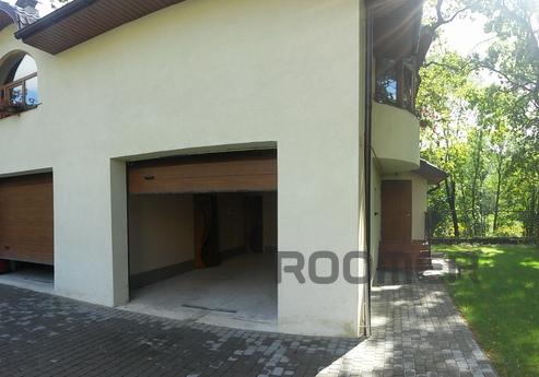 Two-room new, spacious room with a garage! 1500 UAH per nigh