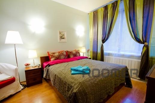 Business 2-room apartment in the center of the capital. 4 mi