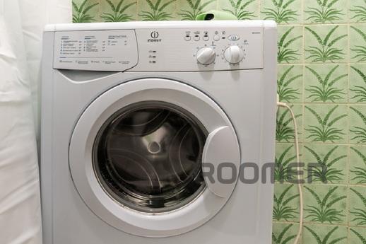 2 square meters near the shopping center, Novosibirsk - apartment by the day
