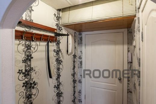 2 square meters near the shopping center, Novosibirsk - apartment by the day