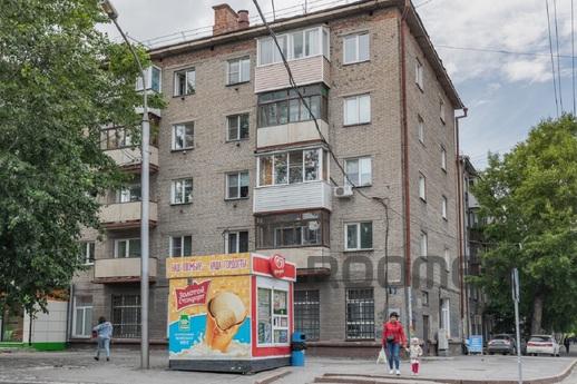 2 square meters near the shopping center, Novosibirsk - apartment by the day