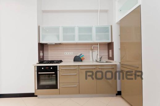 A huge apartment near the metro, Moscow - apartment by the day