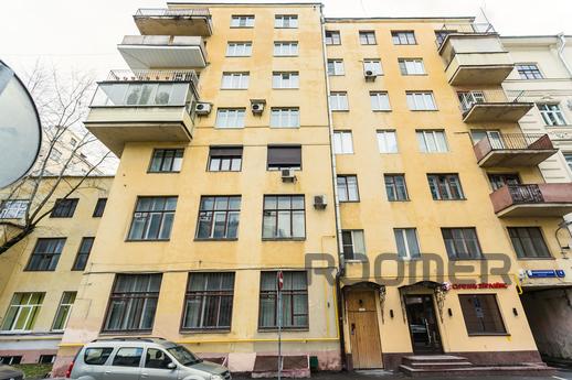 Daily street Staropimenovsky lane, Moscow - apartment by the day