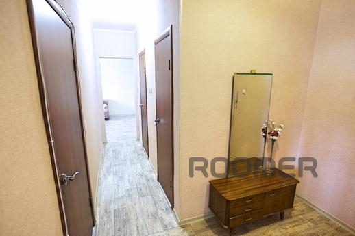 Cozy apartment with four bedrooms, Surgut - apartment by the day