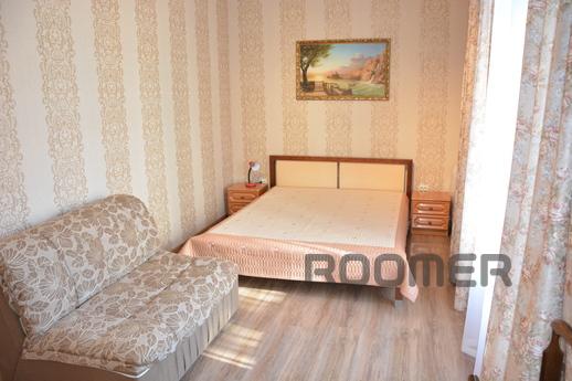 Двухкомнатная квартира находится на набережной, в пяти минут