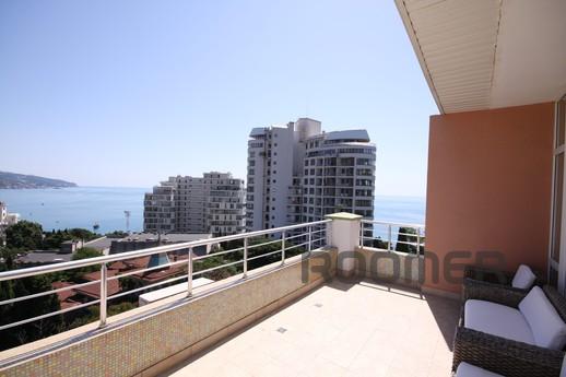 Daily LCD "Profesional" 7/2, Yalta - apartment by the day