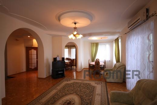 Daily Cottage Village "South Legen, Yalta - apartment by the day