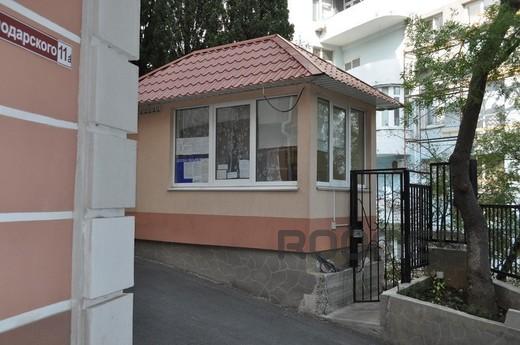 Daily LCD "Profesional" 4/2, Yalta - apartment by the day