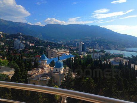 Daily LCD "Profesional" 4/2, Yalta - apartment by the day