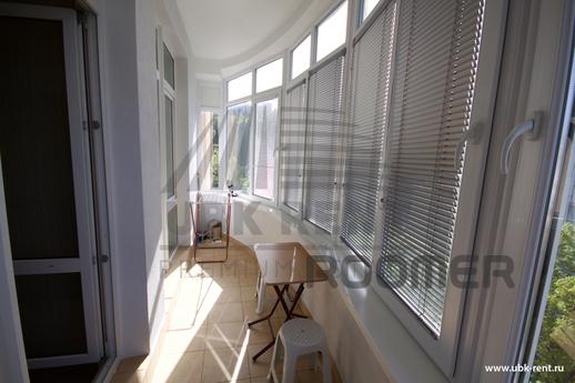 Daily LCD "Profesional" 4/2, Yalta - apartment by the day