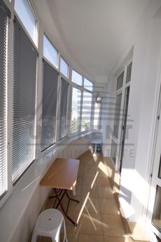 Daily LCD "Profesional" 4/2, Yalta - apartment by the day