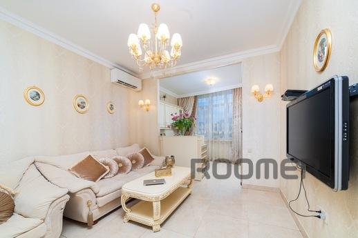 A modern apartment in a new house in Arcadia with free secur