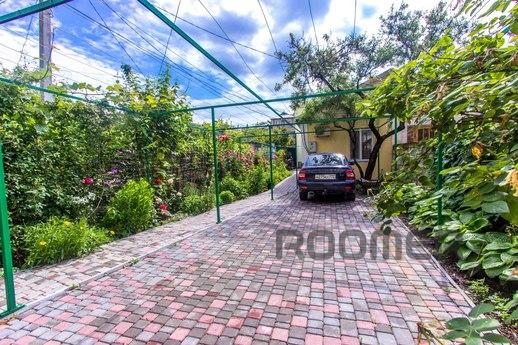 ZANDER. HOUSE NEAR THE SEA, Sudak - apartment by the day