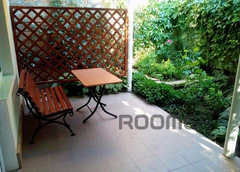 ZANDER. GUEST HOUSE 'COOL', Sudak - apartment by the day