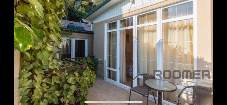 Apartments by the sea, Yalta - apartment by the day