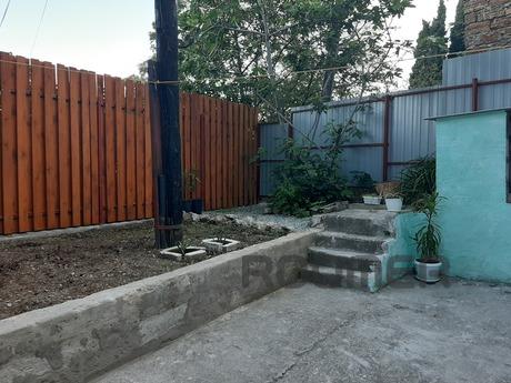 1kkv with a courtyard in the village Sun, Yalta - apartment by the day