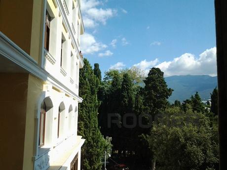 Room at Pushkin Alley, 3rd floor, Yalta - apartment by the day