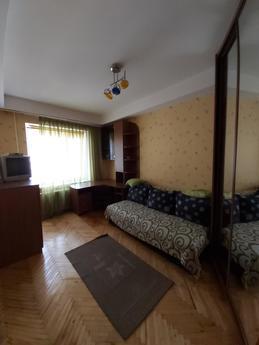 Spacious apartment at the Palace Ukraine, Kyiv - apartment by the day