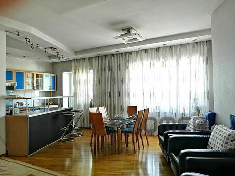 Dzerzhinsky district of the city of Novosibirsk. 110 sqm Clo